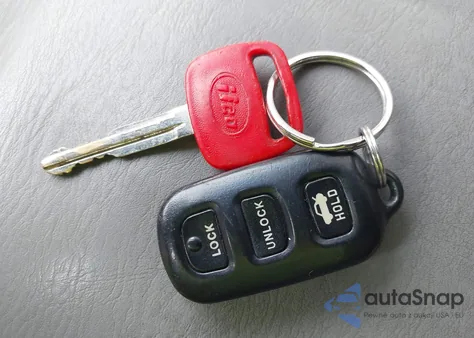 2004 Toyota Camry Le z USA, uszkodzony, nr VIN 4T1BE32K14U294917